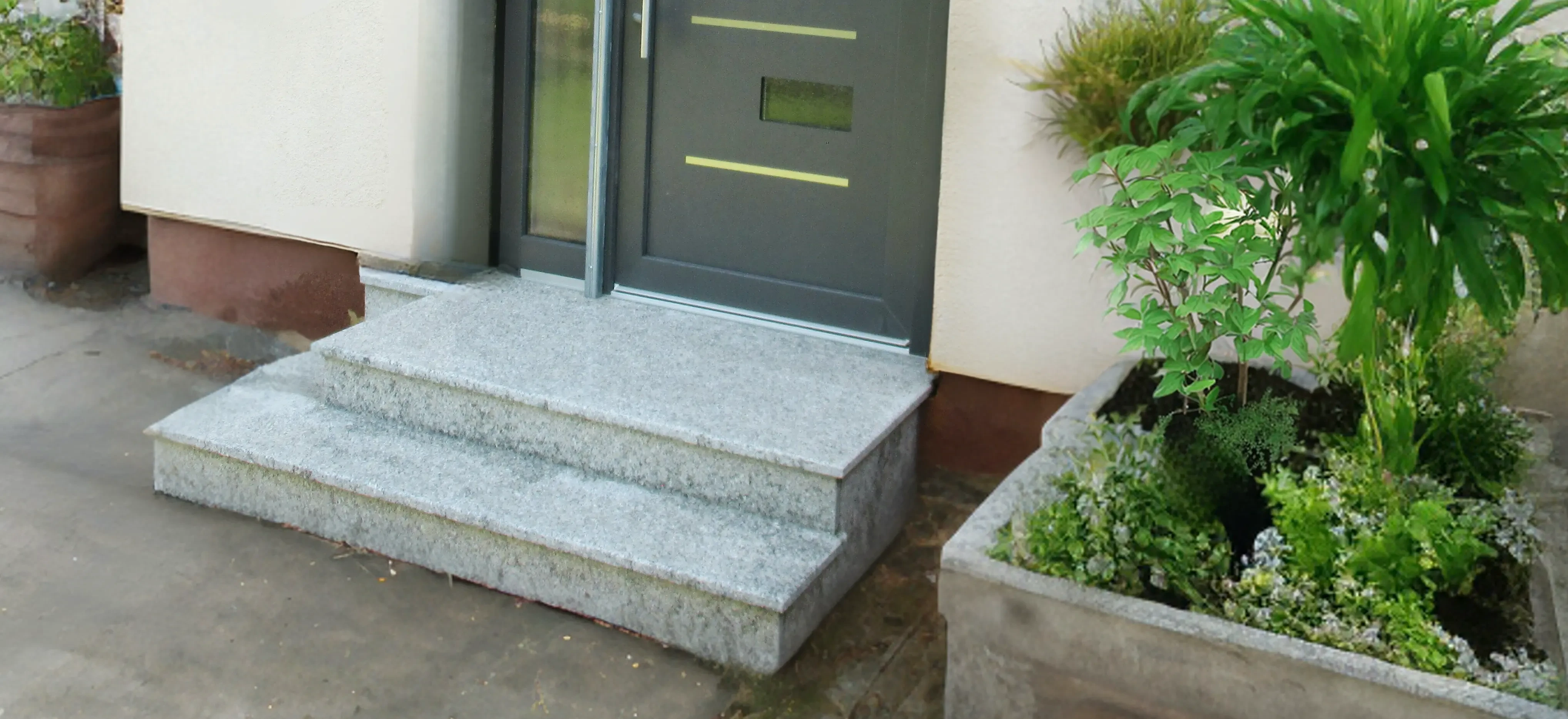 Rechteckige geschlossene Außentreppen