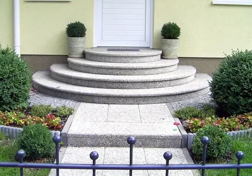 Geschlossene Aussentreppen